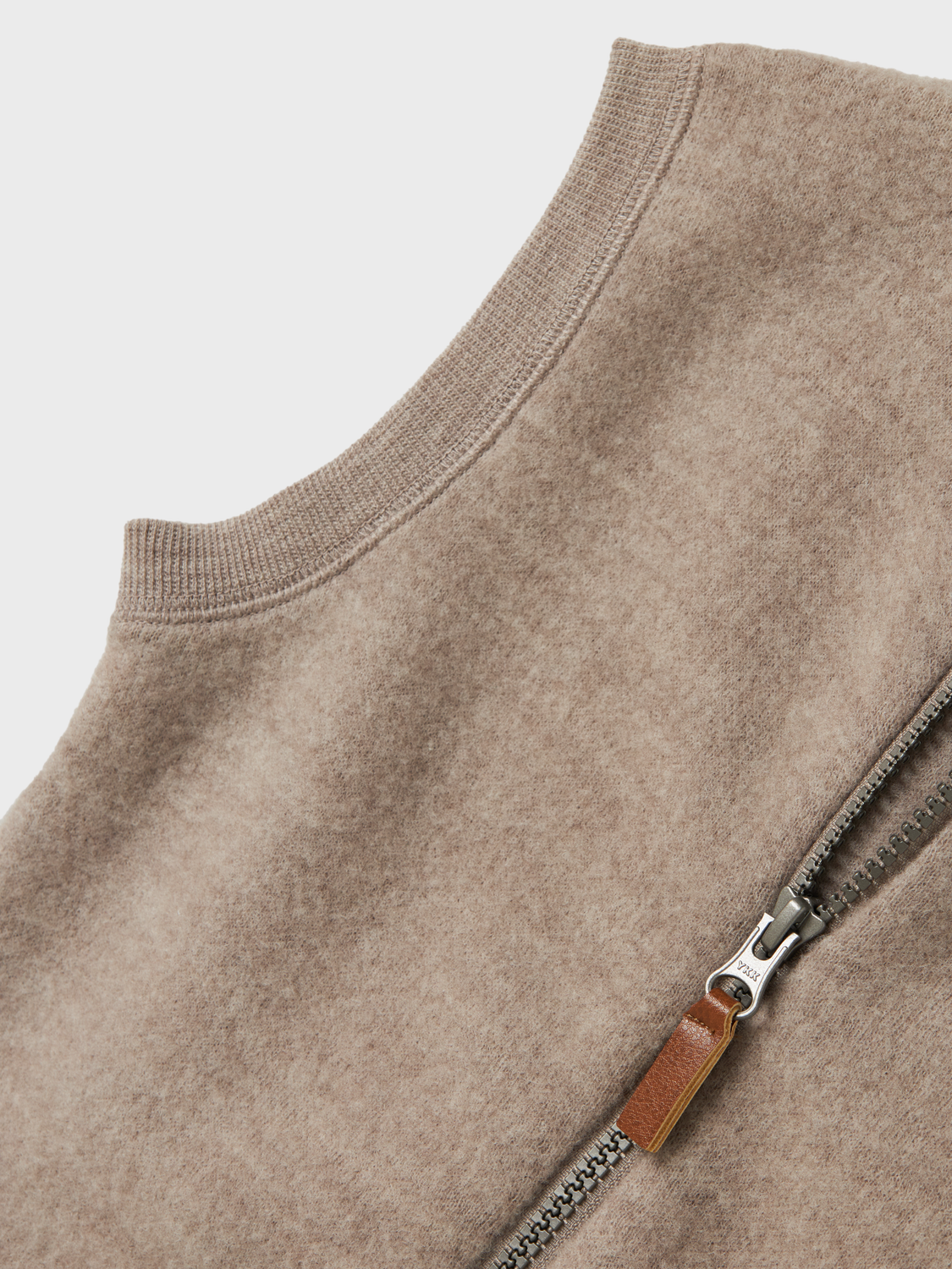 model_shot-front_full